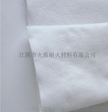 周莊生(shēng)産白色丙綸纖維無紡布 服裝裏襯用針刺棉